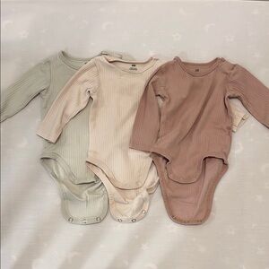 Set of 3 - H&M Onesies 🚭